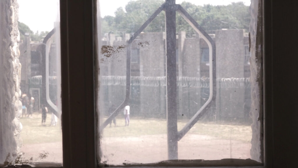 A travers la fenetre -3